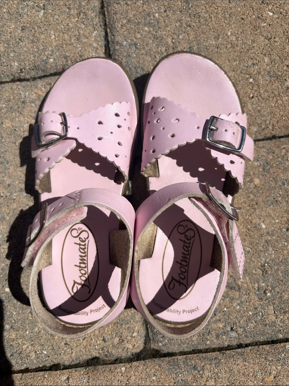 FootMates Girls Light Pink Scalloped Buckle Sandals